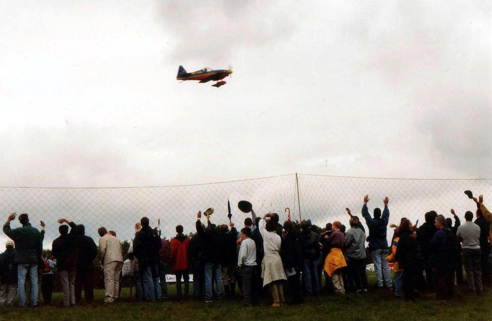 Manntragende Flugshow während dem Flugtag Liestal 2001