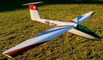 Pilatus B4 mit 3.75m Spannweite. Geliefert wird nur Rumpf, Kabinenhaube und Styrokerne. Der Rest ist Modellbau pur!