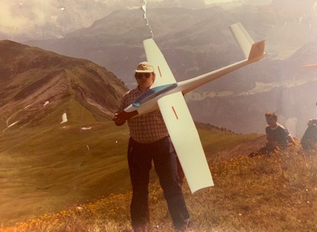 Rolf posiert am Liestaler Hangflugwochenende 1986