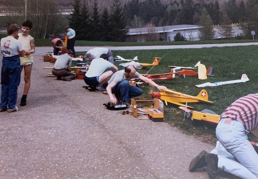 Samstagnachmittag 1984 auf dem Flugplatz Sichtern